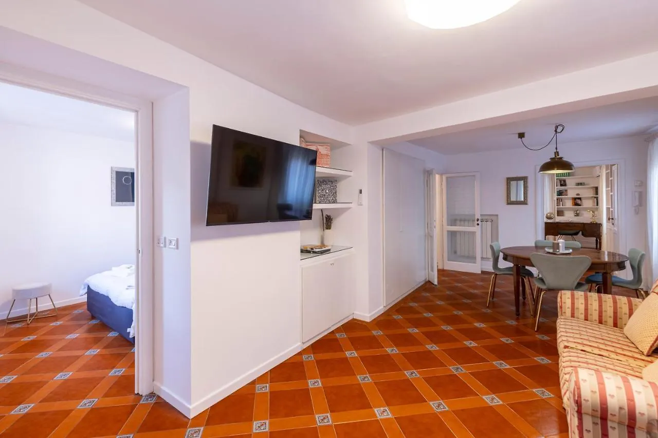 Parlamento Luxury Apartment Rome Italy